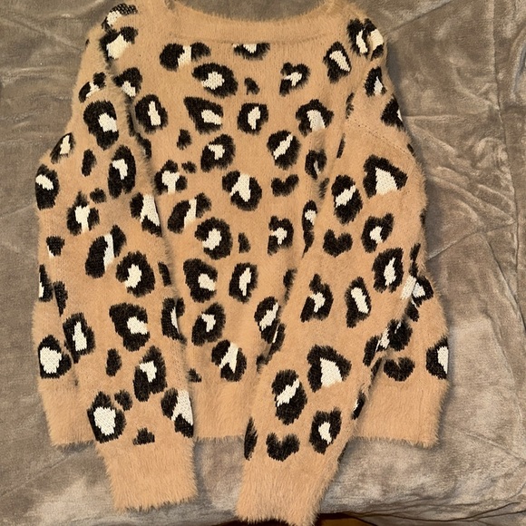 EXPRESS BRAND NEW SWEATER!! - Picture 3 of 3